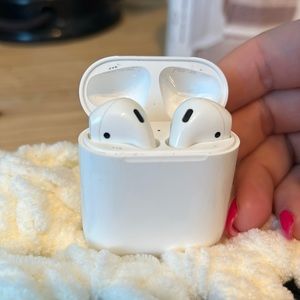 Apple AirPods 1st generation